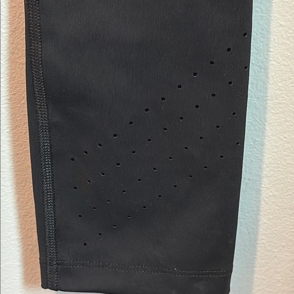 Saucony XS Explorer Utility Crop Tight Black Leggings - Picture 6 of 11